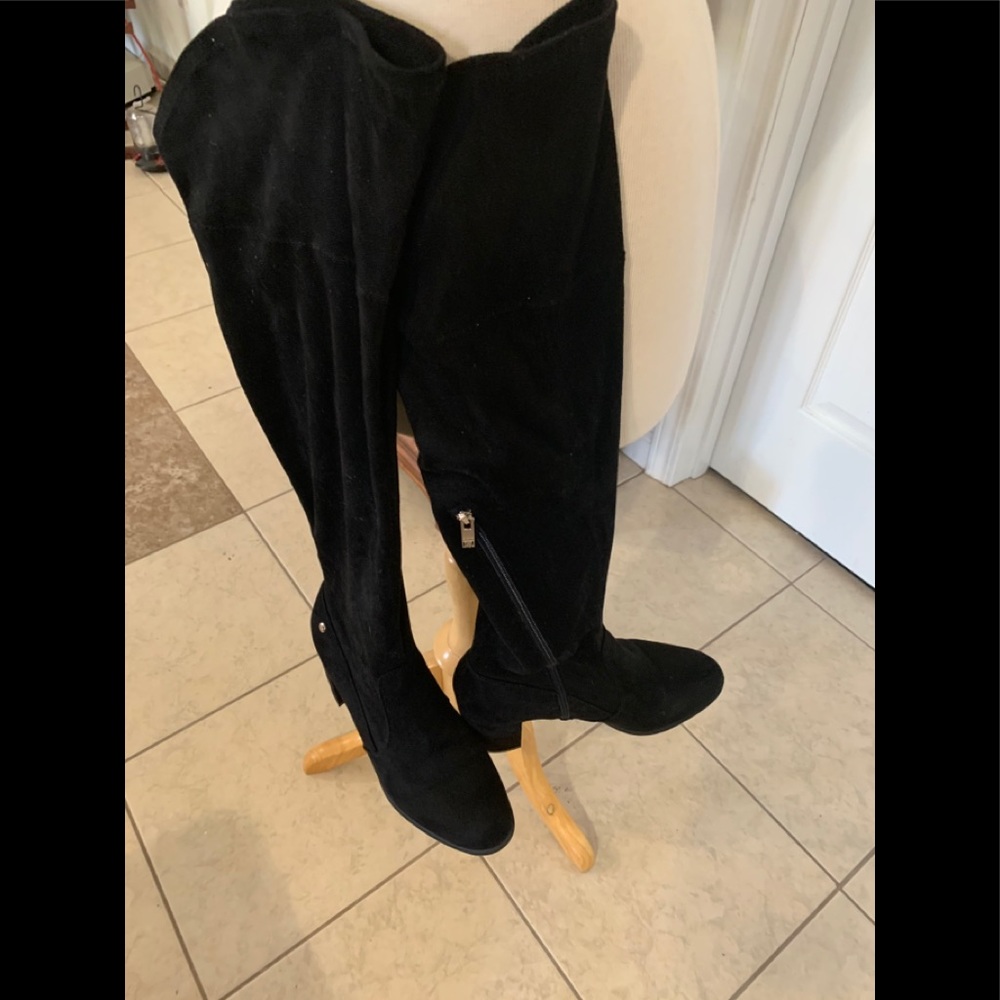 Liz Claiborne Sz 9 NWOT Over the Knee Suede Boots
